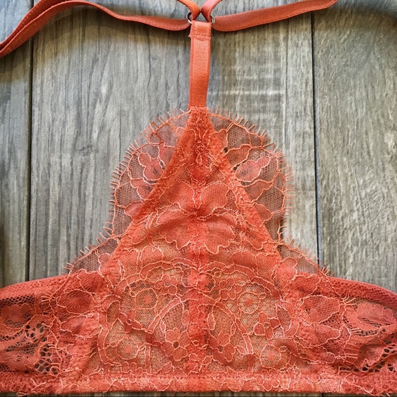 Victoria’s Secret Push-up Bra 32D - Picture 2 of 2